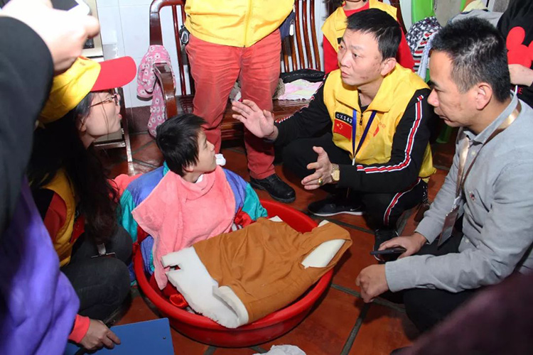 扶贫慰问送温暖——AG8公司人生就是博潮汕爱心公益行动 扶贫慰问送温暖——AG8公司人生就是博潮汕爱心公益行动